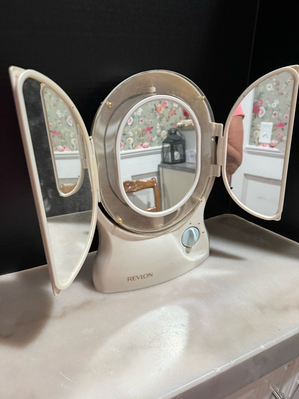 Vintage Revlon Lighted Makeup Mirror Trifold Vanity Flip